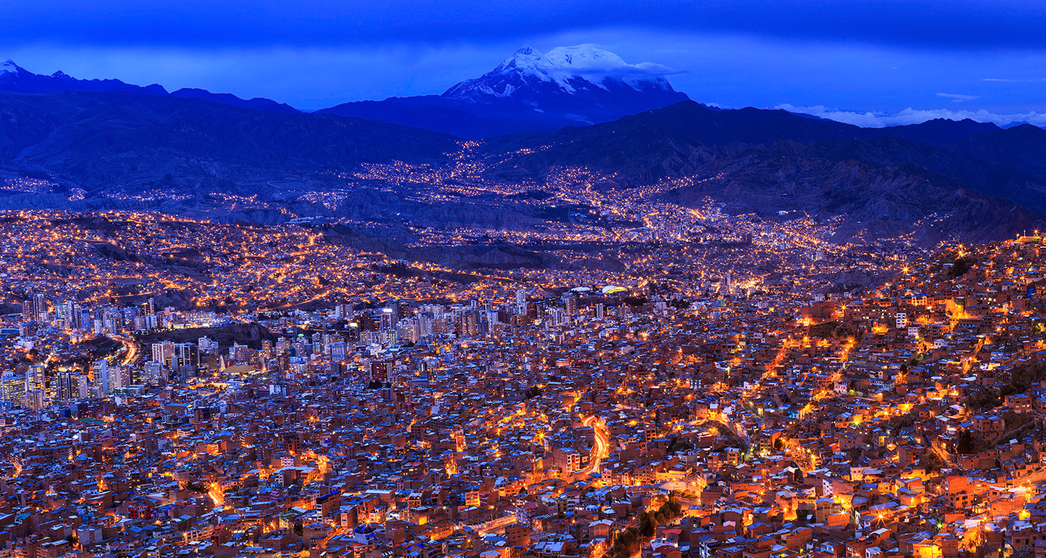 Sie ist die höchstgelegene Hauptstadt weltweit – und lockt mit atemberaubenden Höhenunterschieden und Sehenswürdigkeiten: La Paz! Diese 12 Highlights in und um die Andenmetropole sollte man dabei nicht verpassen.