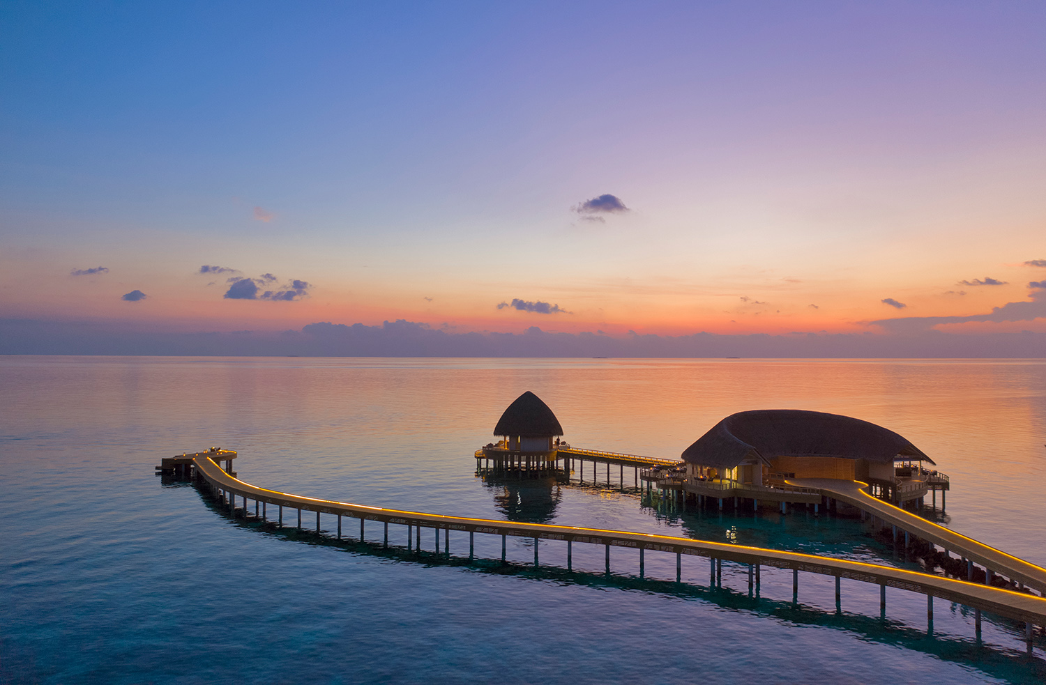 Sonnenuntergangs-Bar Emerald Faarufushi Resort&Spa im Raa-Atoll
