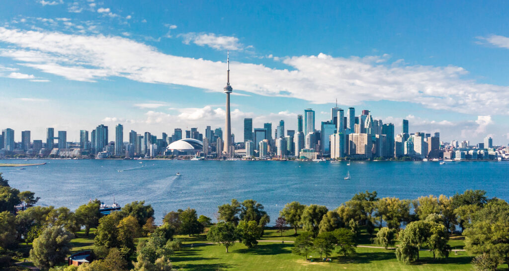 Sie ist eine der vielseitigsten Städte Nordamerikas: Toronto! Kanadas Metropole am Lake Ontario ist die ideale Destination für Foodies, Kultur- und Kunstliebhaber sowie Outdoor-Fans.