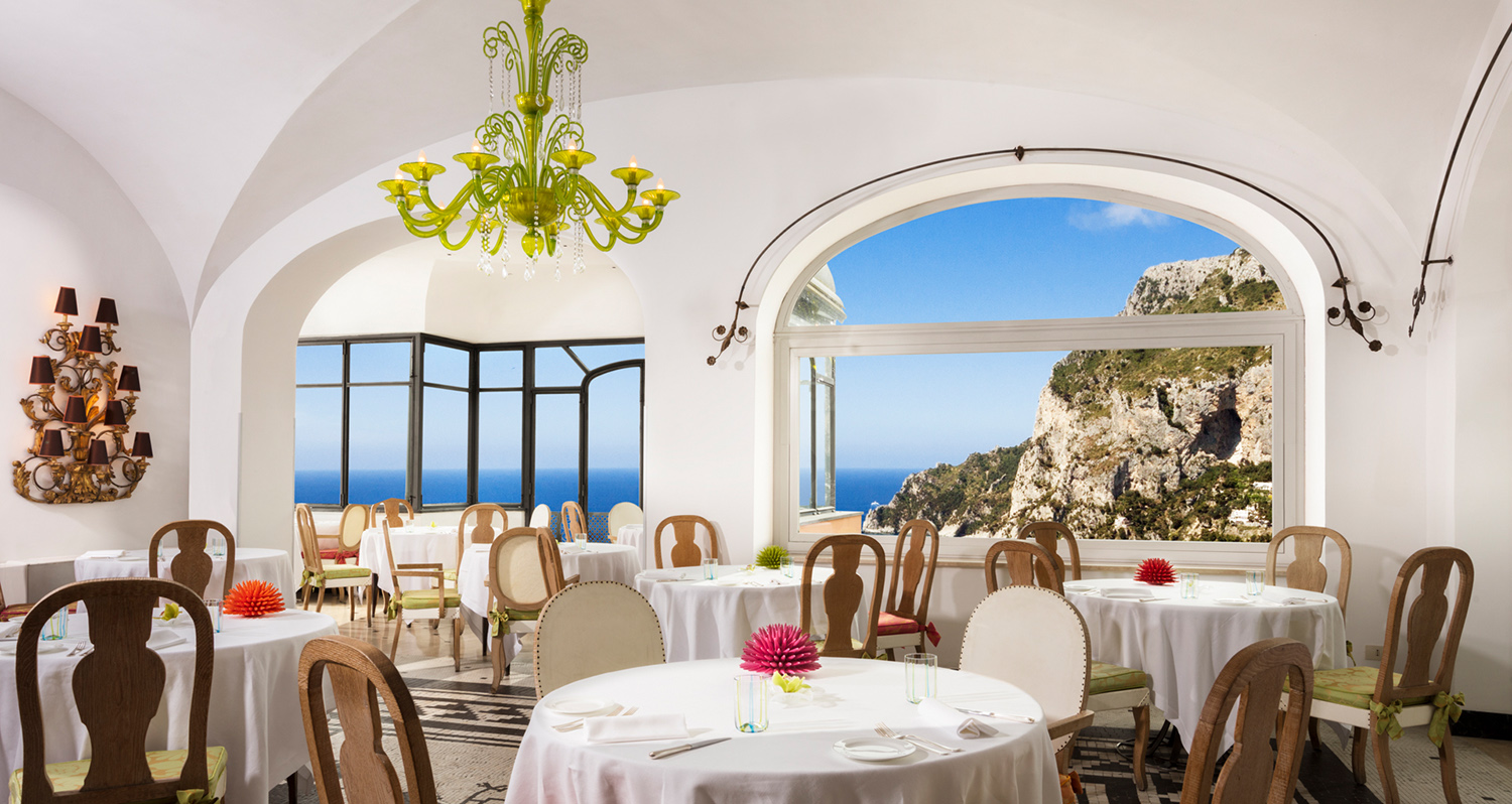 Egal, ob nach der Shoppingtour, einem Spaziergang durch den Parco Astarita oder vor der Night-Out: Auf Capri steht allzeit der höchste Genuss auf der Tages- und Nachtordnung – vor allem in diesen XX Restaurants!
