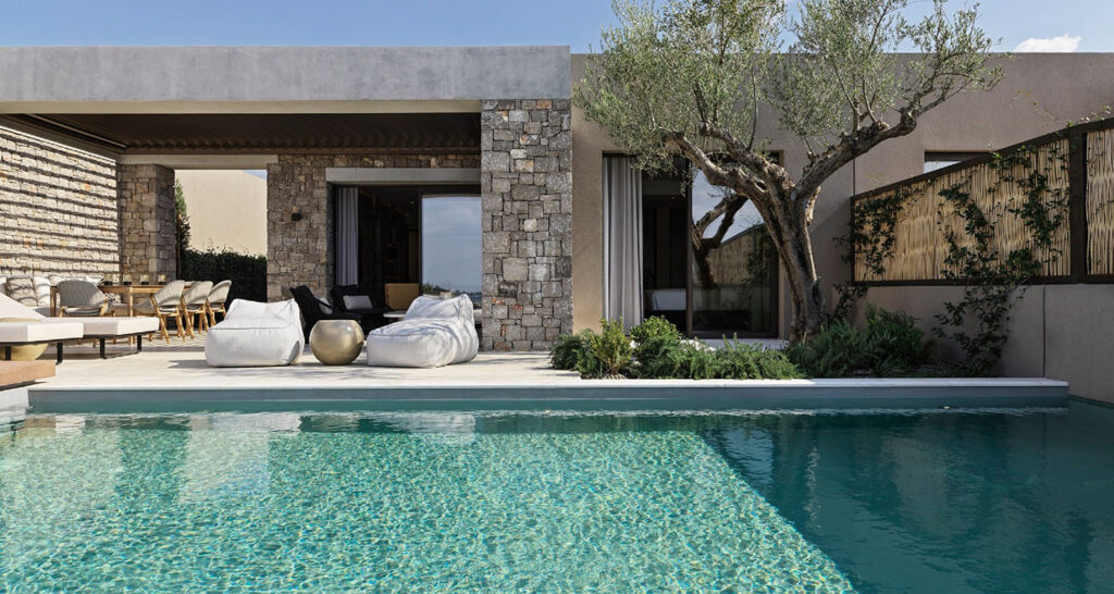 Die griechische Halbinsel zählt ab August 2022 ein neues Luxusresort: Das W Costa Navarino, direkt am Ionischen Meer gelegen, vereint Design mit lebendigem Lifestyle und ist das erste W Escape des exklusiven Portfolios von Marriott Bonvoy in Griechenland.