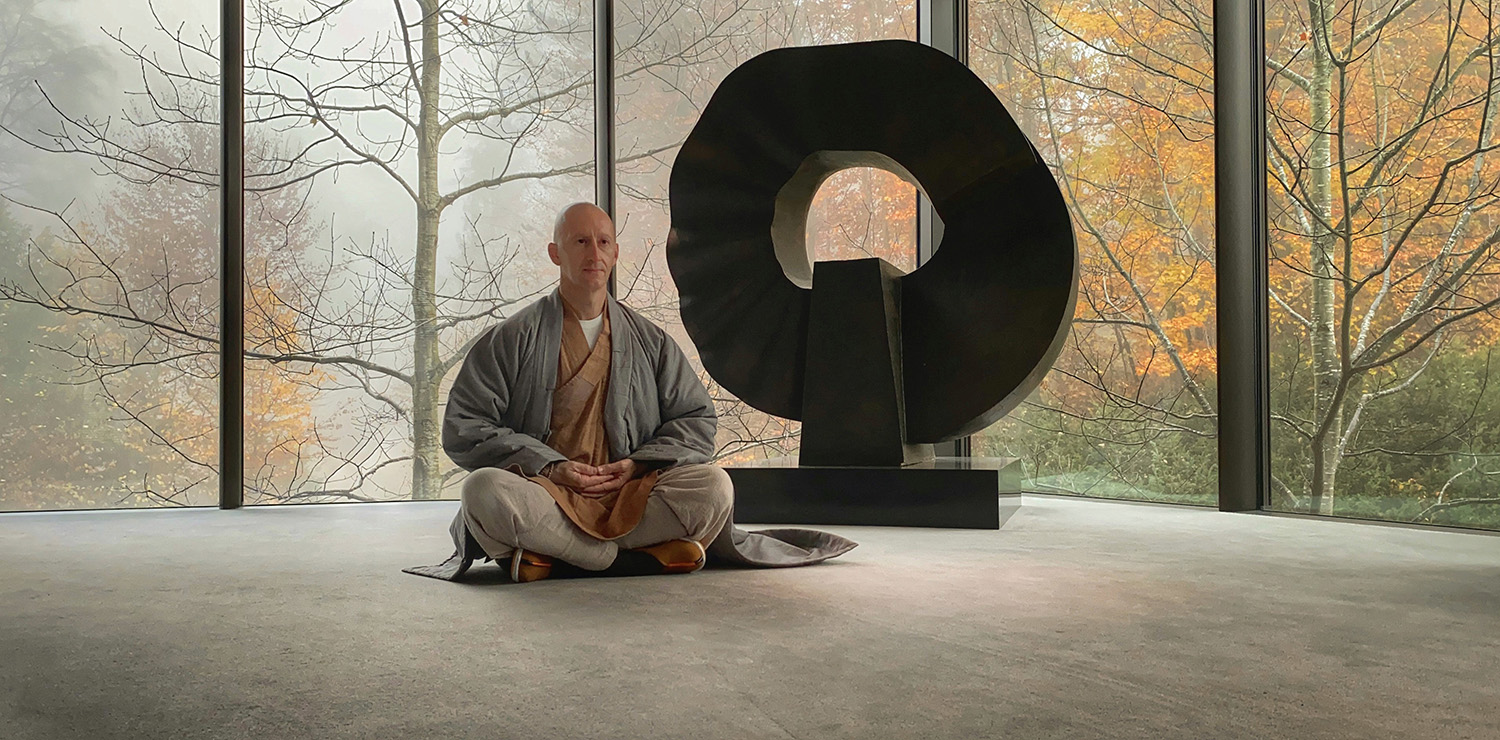 Shi Xing Mi aka Walter Gjergja hält Im The Dolder Grand ein Meditation Retreat