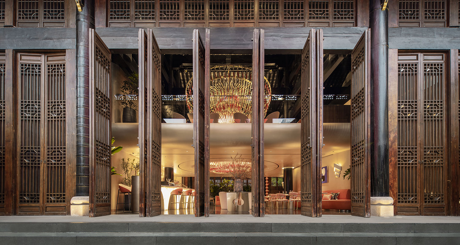 Es ist das erste Restaurant der französischen Luxusmarke in ganz China: The Hall by Louis Vuitton in Chengdu hat vor kurzem als Teil der Maison Chengdu eröffnet.