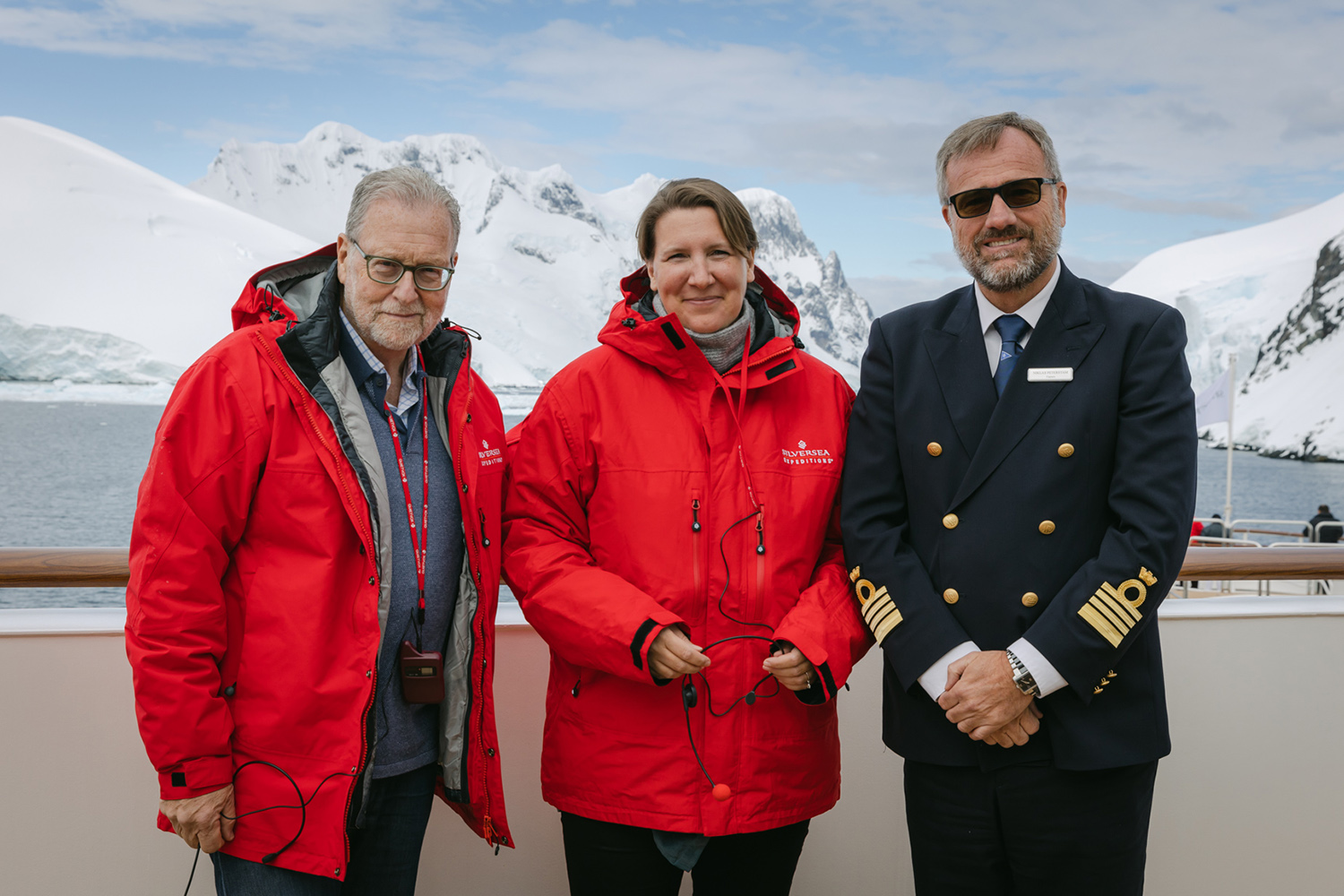 Offizielle Taufpatin der Silver Endeavor ist die britische Polarforscherin Felicity Aston. Sie war 2012 die erste Frau, welche die Antarktis im Alleingang auf Skiern durchquerte – und der erste Mensch überhaupt, der dies mit reiner Muskelkraft tat.