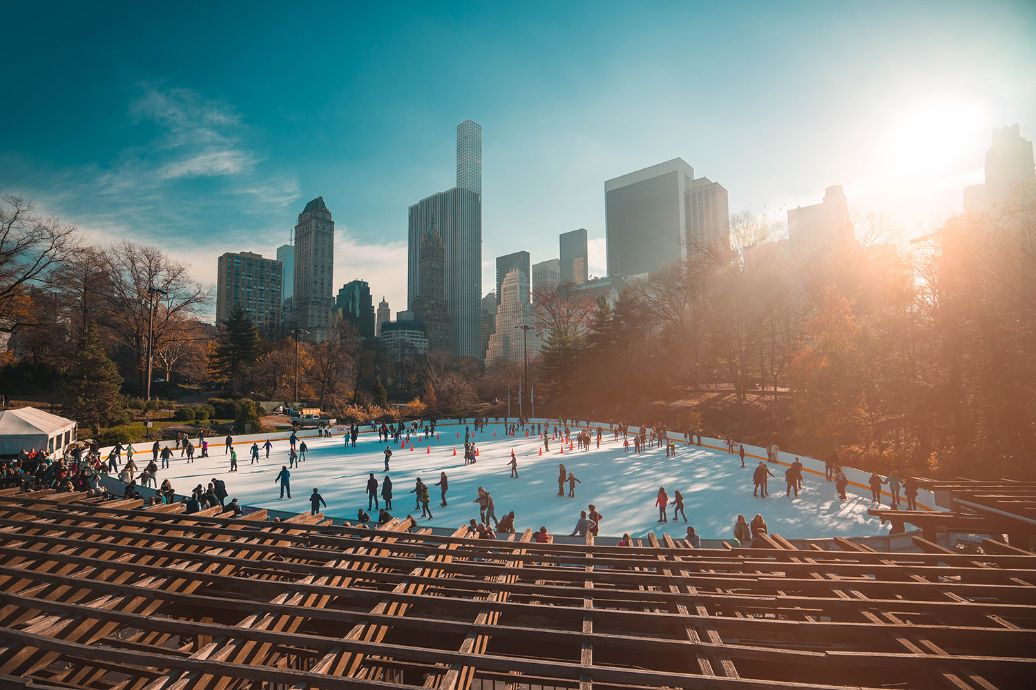 Im Winter verwandelt sich New York in ein Paradies für Eisläufer. Unter den top Spots für eine Runde am Eis sind etwa der Platz im LeFrak Center im Prospect Park oder der Wollman Rink im Central Park. 