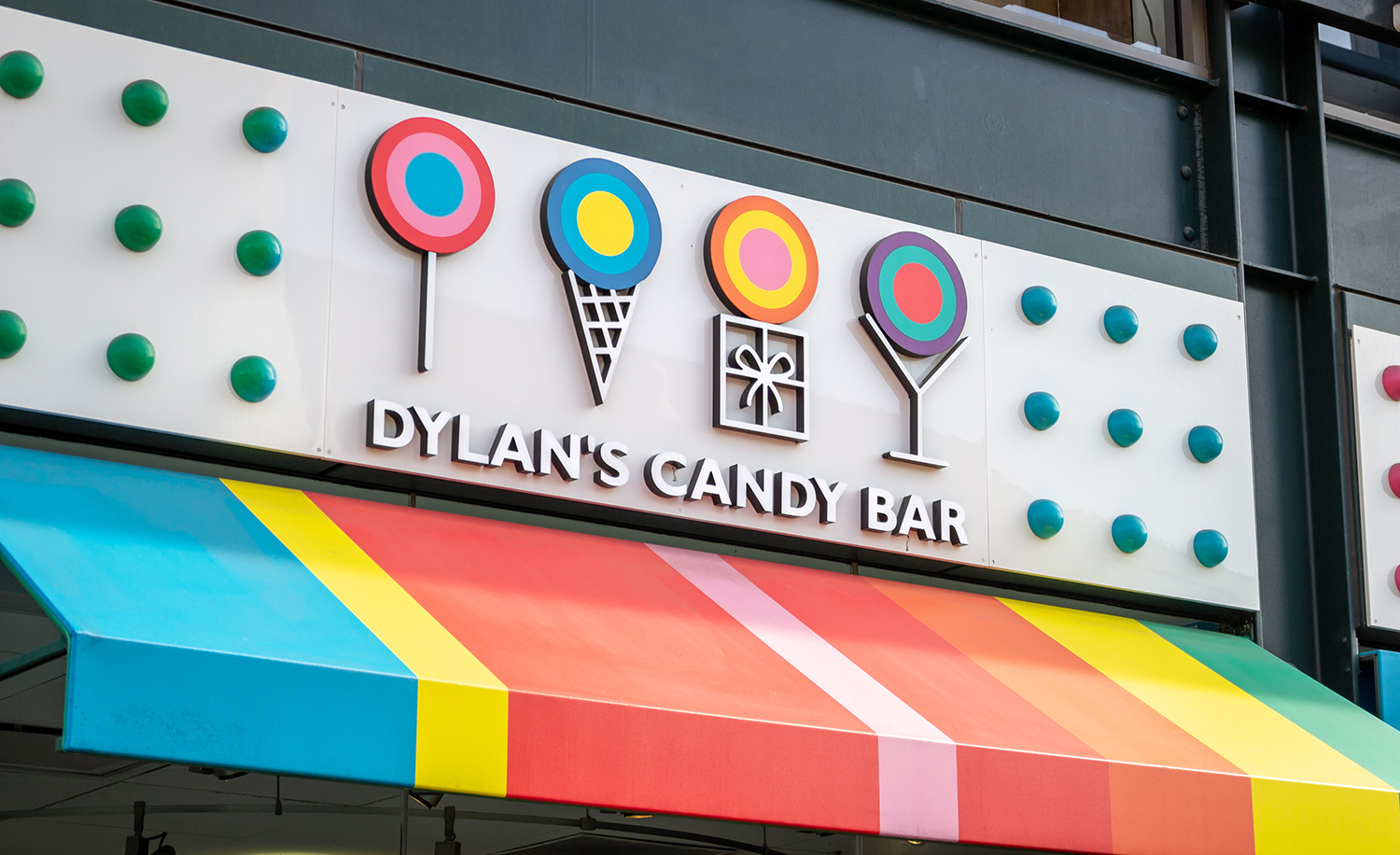 Der poppig bunte Dylan’s Candy Bar, gegründet 2001 in New York, war lange Zeit der größte Süßwarenladen der Welt. 