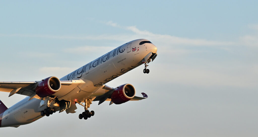 Net Zero Von London Heathrow bis zum JFK in New York: Die britische Airline Virgin Atlantic plant den ersten Transatlantikflug mit nachhaltigem Treibstoff. Der Netto-Null-Flug soll Ende 2023 stattfinden.