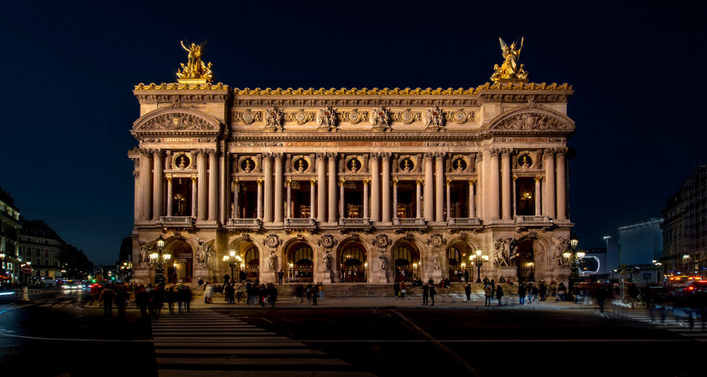 Dank Airbnb kann man im Zuge der letzten Broadway-Vorstellung von „Das Phantom der Oper“ im stattlichen Pariser Opernhaus Palais Garnier nächtigen.
