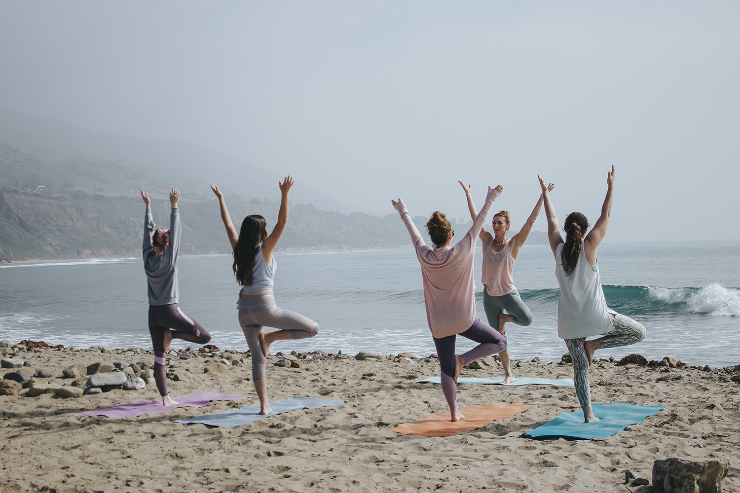 Yoga und Meditation beim psychedelischen Retreat